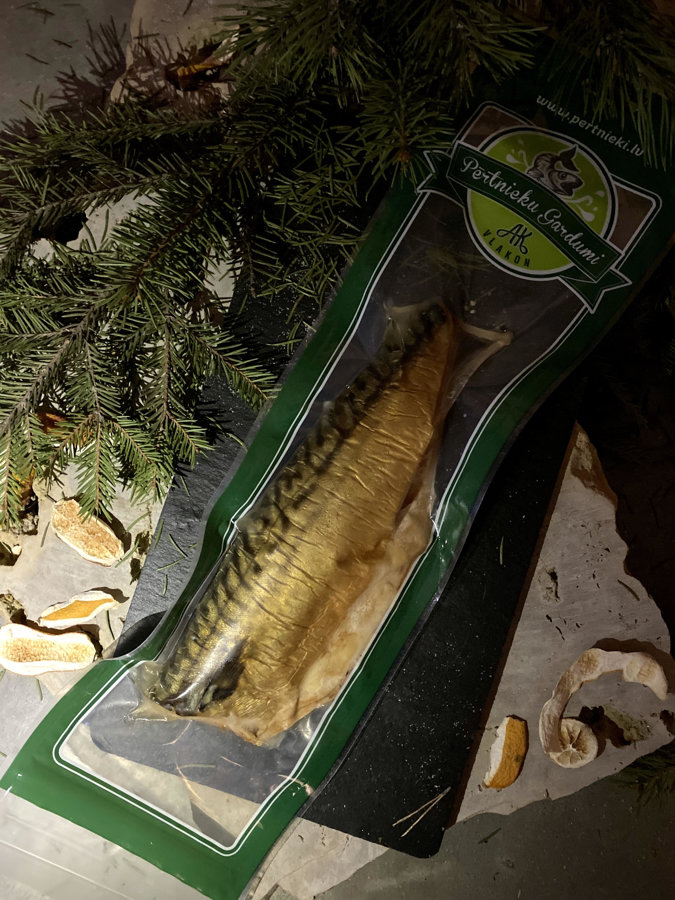 Karsti kūpināta makrele ar ananāsiem